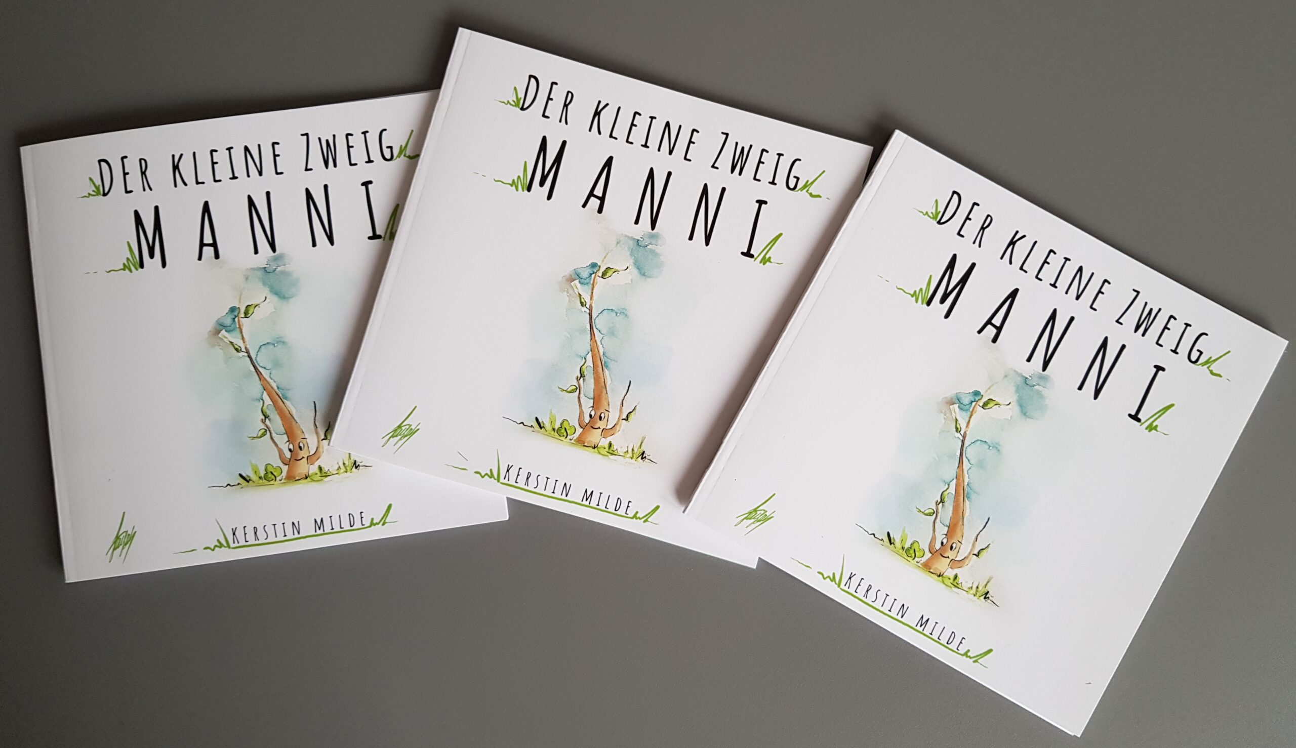 Drei Exemplare des Kinderbuchs Der kleine Zweig Manni von Kerstin Milde
